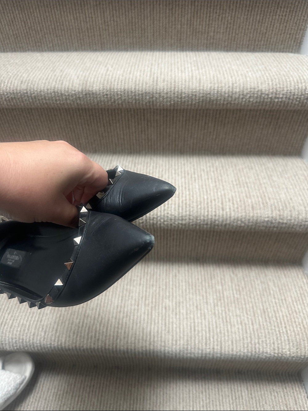 Valentino Garavani Black Pointed Rockstud Leather Flats - Picture 4 of 11